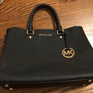 Black Michael Kors shoulder bag